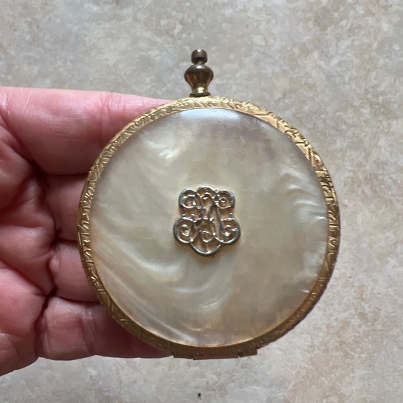 VINTAGE ESTEE LAUDER POWDER COMPACT 1960s Gold Tone & Mother Of Pearl - Picture 13 of 13